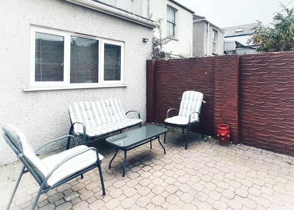 Urban Music Style Townhouse In Swansea City Center Exterior photo